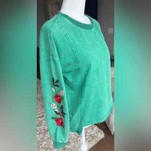 Anniewear MEDIUM Christmas Floral Holly Embroidered Green Long Sleeve Top NWT